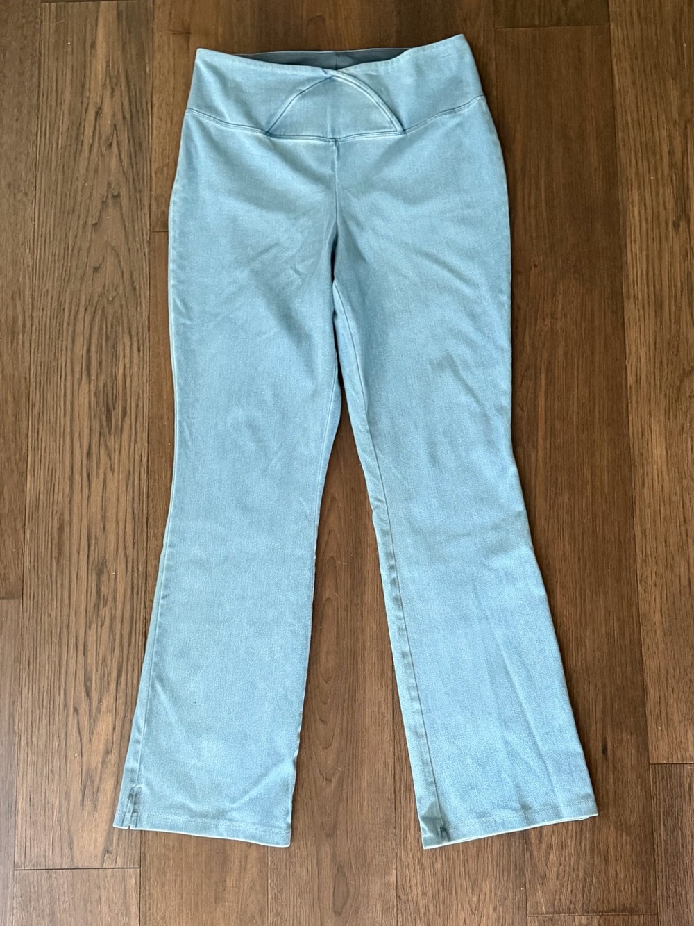 Women with Control Elite Prime Stretch
Pull on Denim Flare light wash size 12